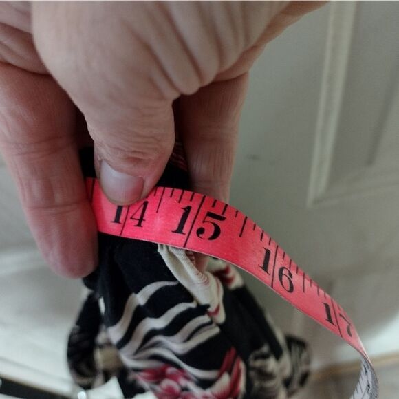 Aloha Hut top and Capri set - Picture 10 of 11